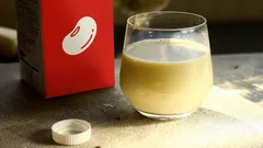 Sójové mlieko: prínosy a riziká, zloženie a porovnanie s kravským mliekom