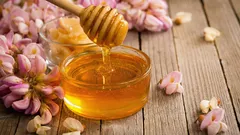 Dá sa jesť med každý deň? Prínosy, odporúčané množstvo a možné riziká