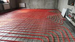 Podlahové kúrenie bez mýtov: výhody, nevýhody a čo si postrážiť pri montáži